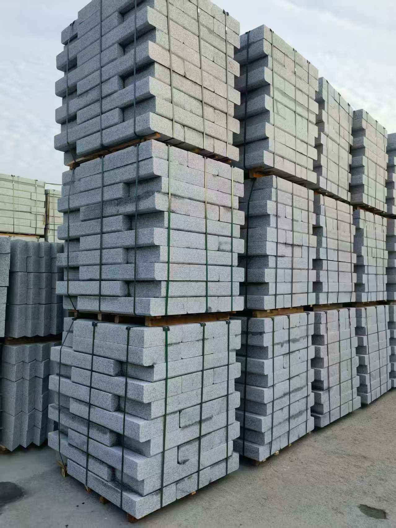 乐山 路沿石（路侧石），颜色一致，尺寸标准