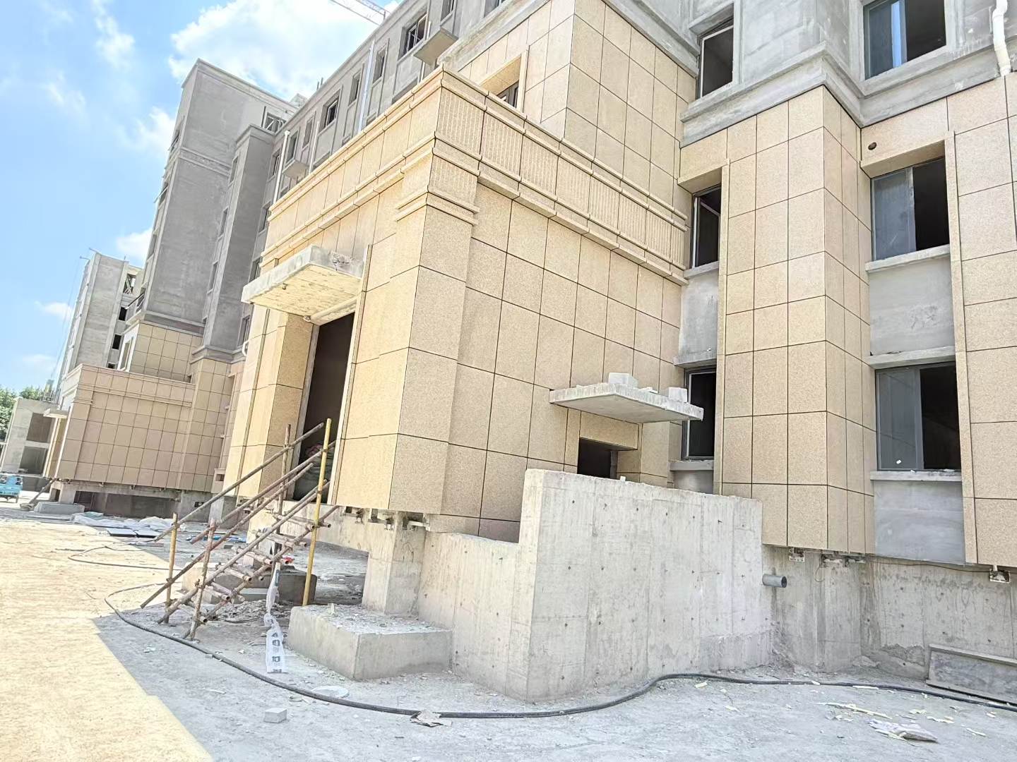 乐山 黄金麻干挂，工地实拍