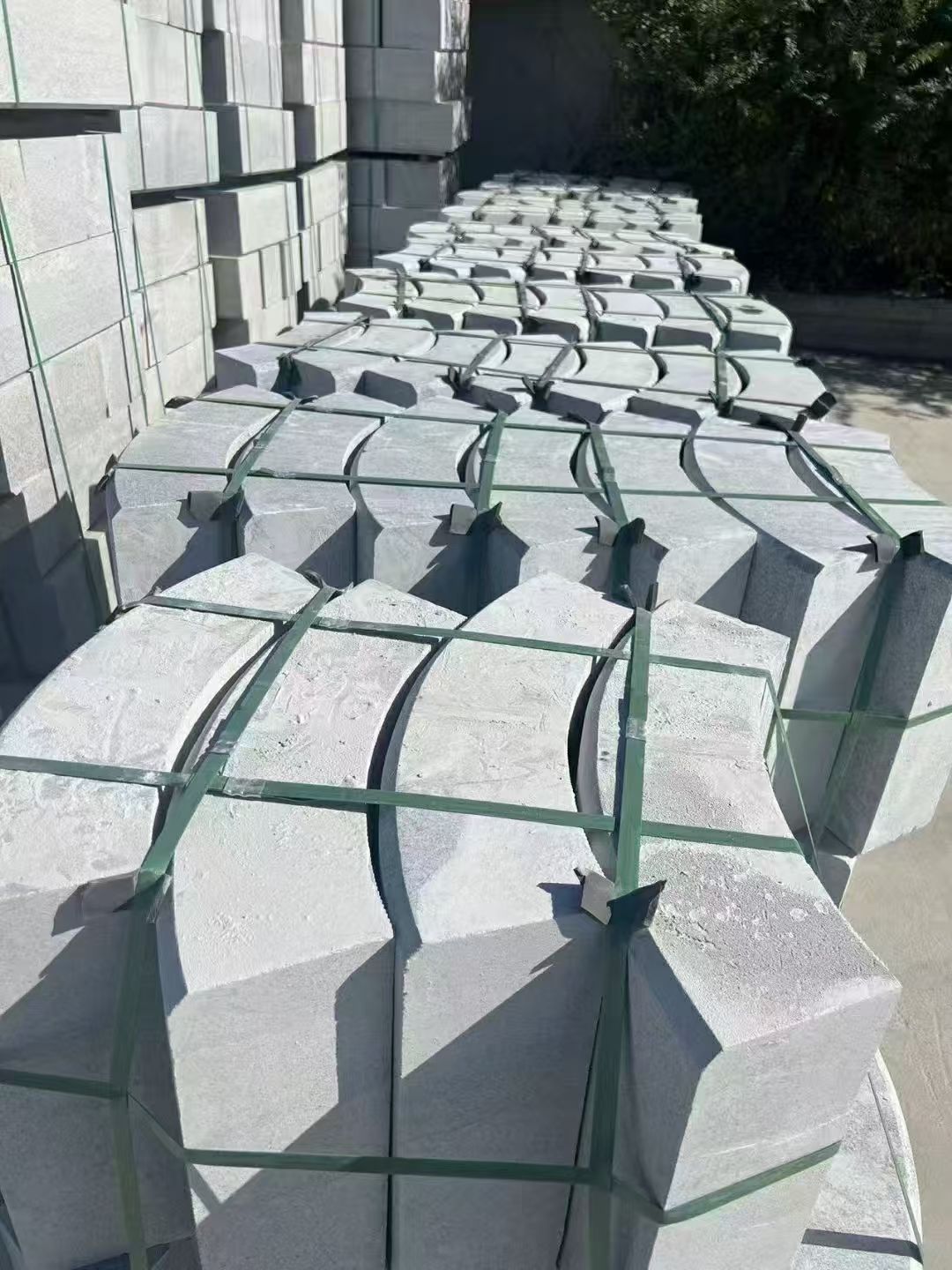 乐山 芝麻灰弧形路沿石