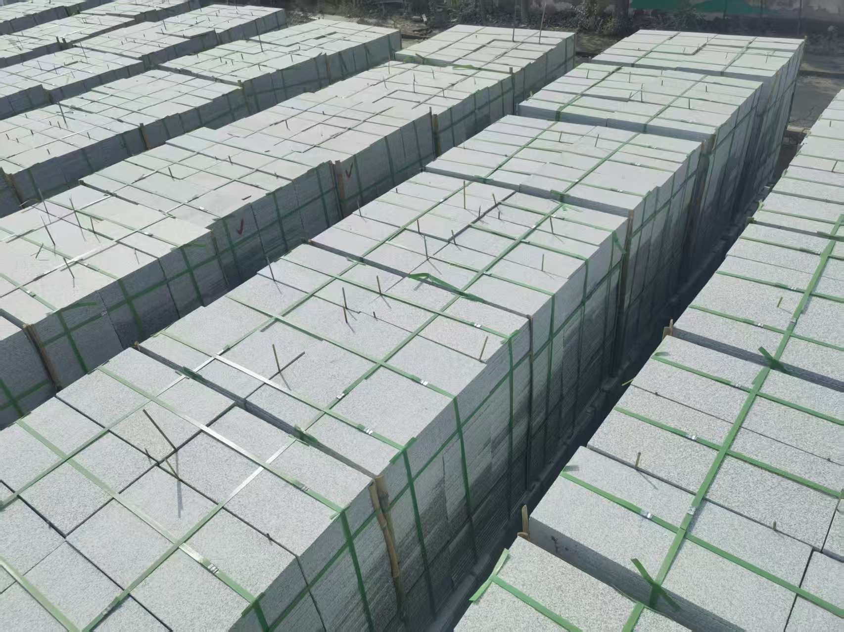 乐山 芝麻白1.8公分火烧300*600地铺，清仓大甩卖