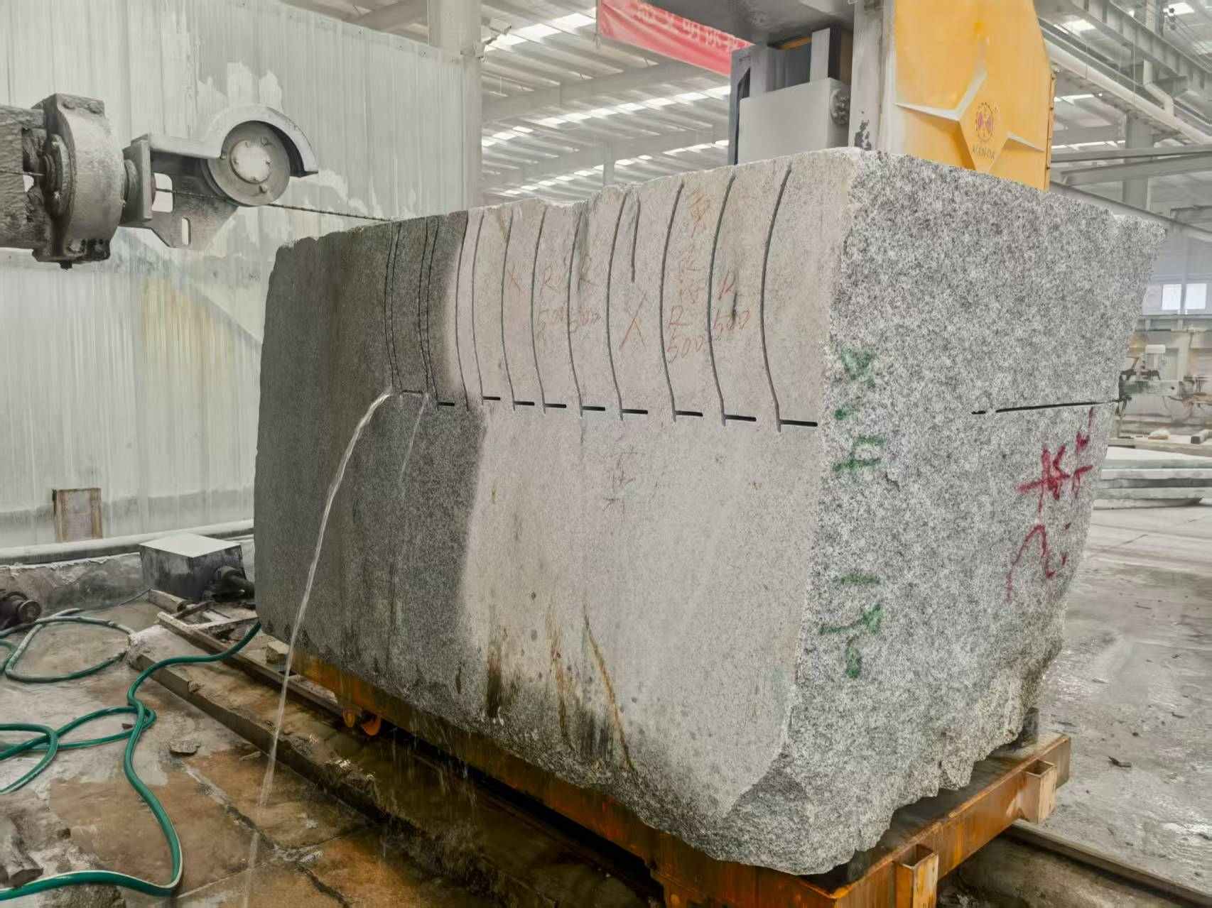 乐山 602，大花芙蓉白，绳锯加工弧形路沿石