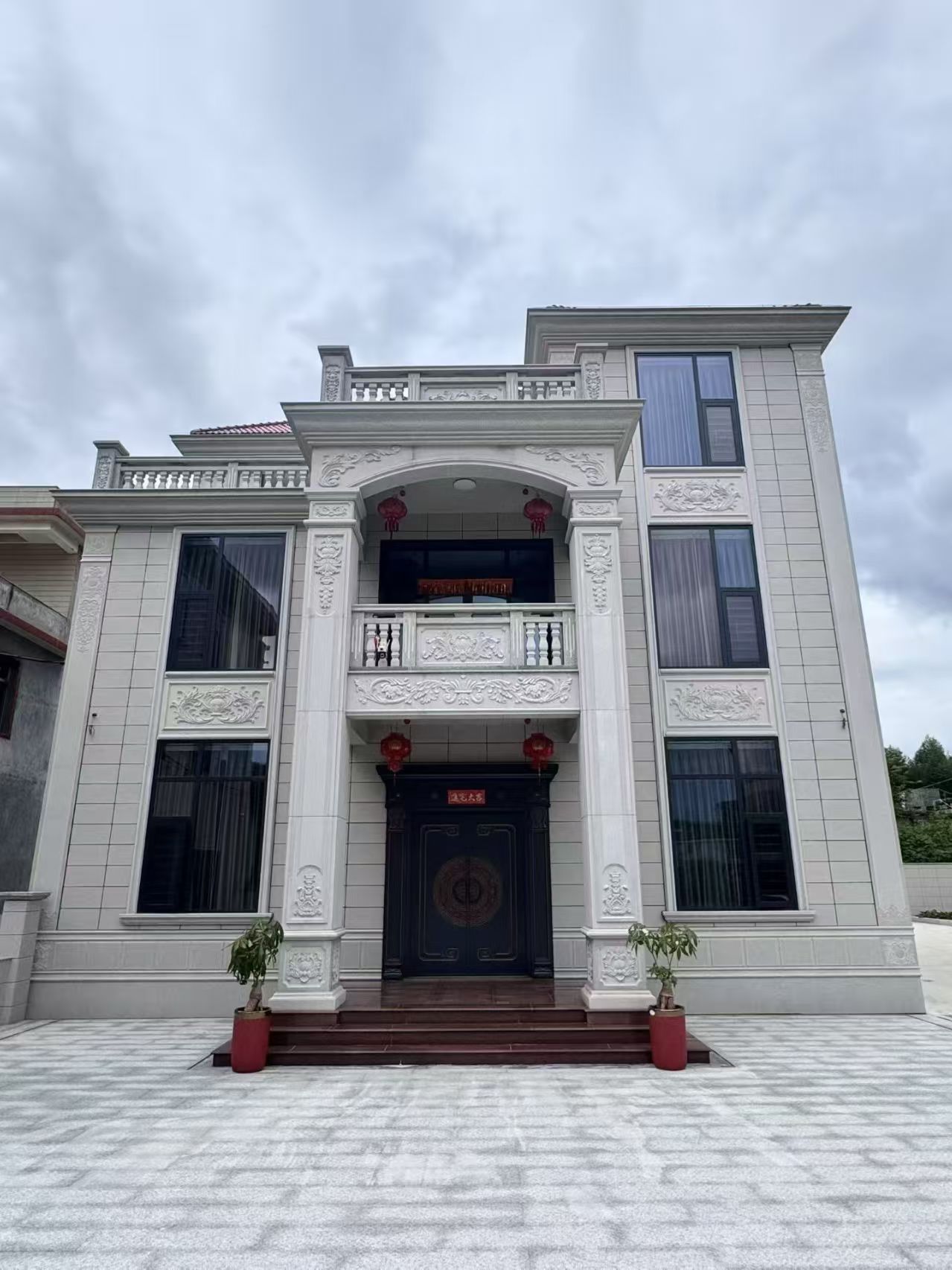 乐山 芝麻白石材别墅干挂案例展示