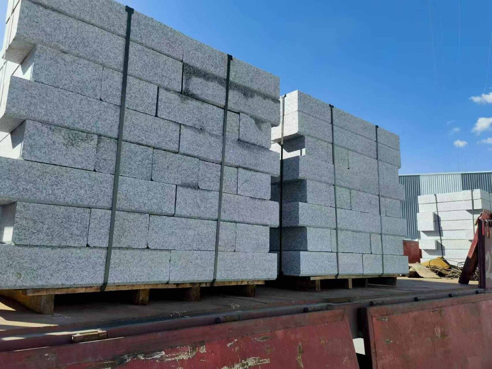 乐山 路沿石装车出货