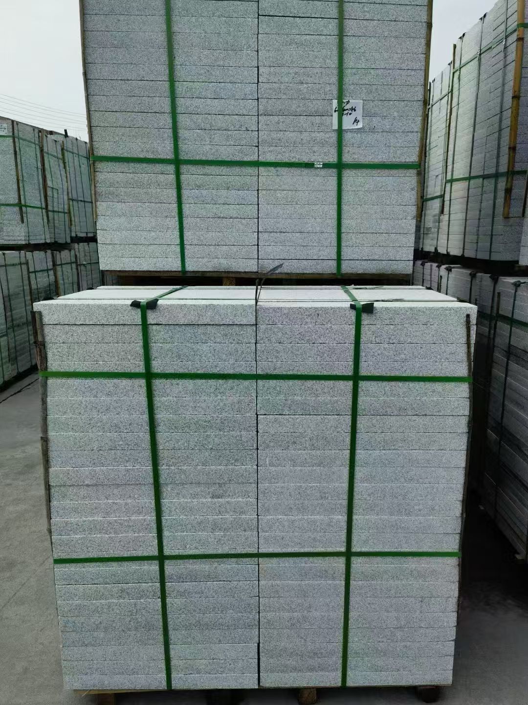 乐山 火烧面地铺石，街道广场园林市政工程板，1.8~5.0厚均有现货