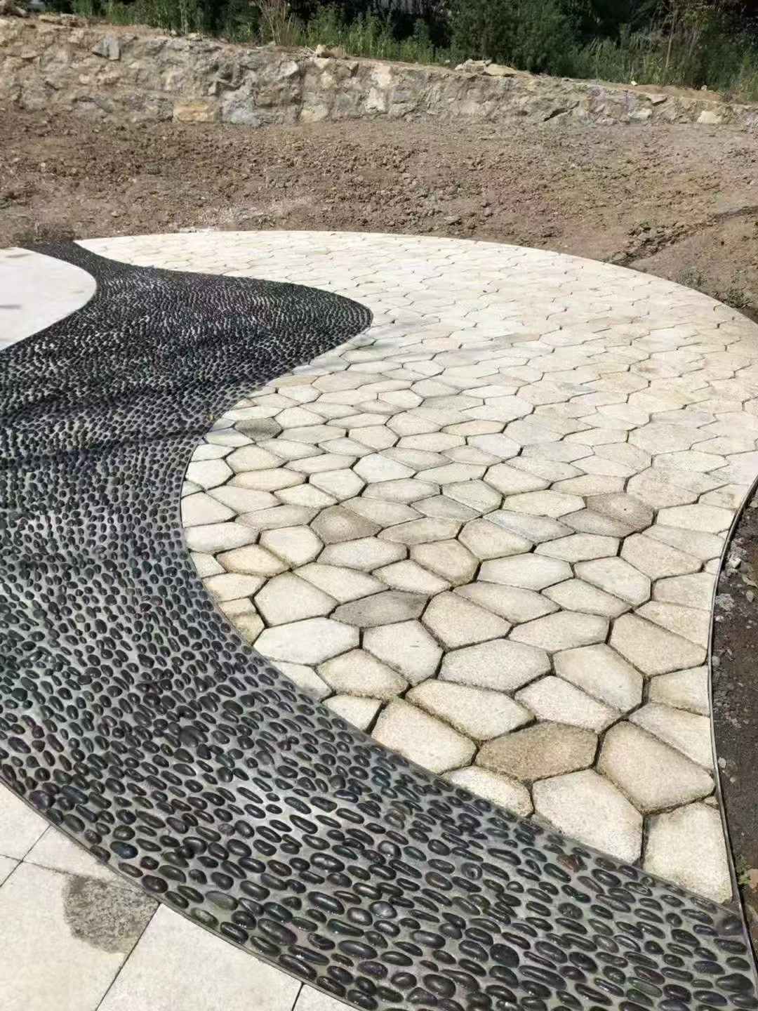 乐山 黄金麻冰裂缝室外铺装效果完美展示