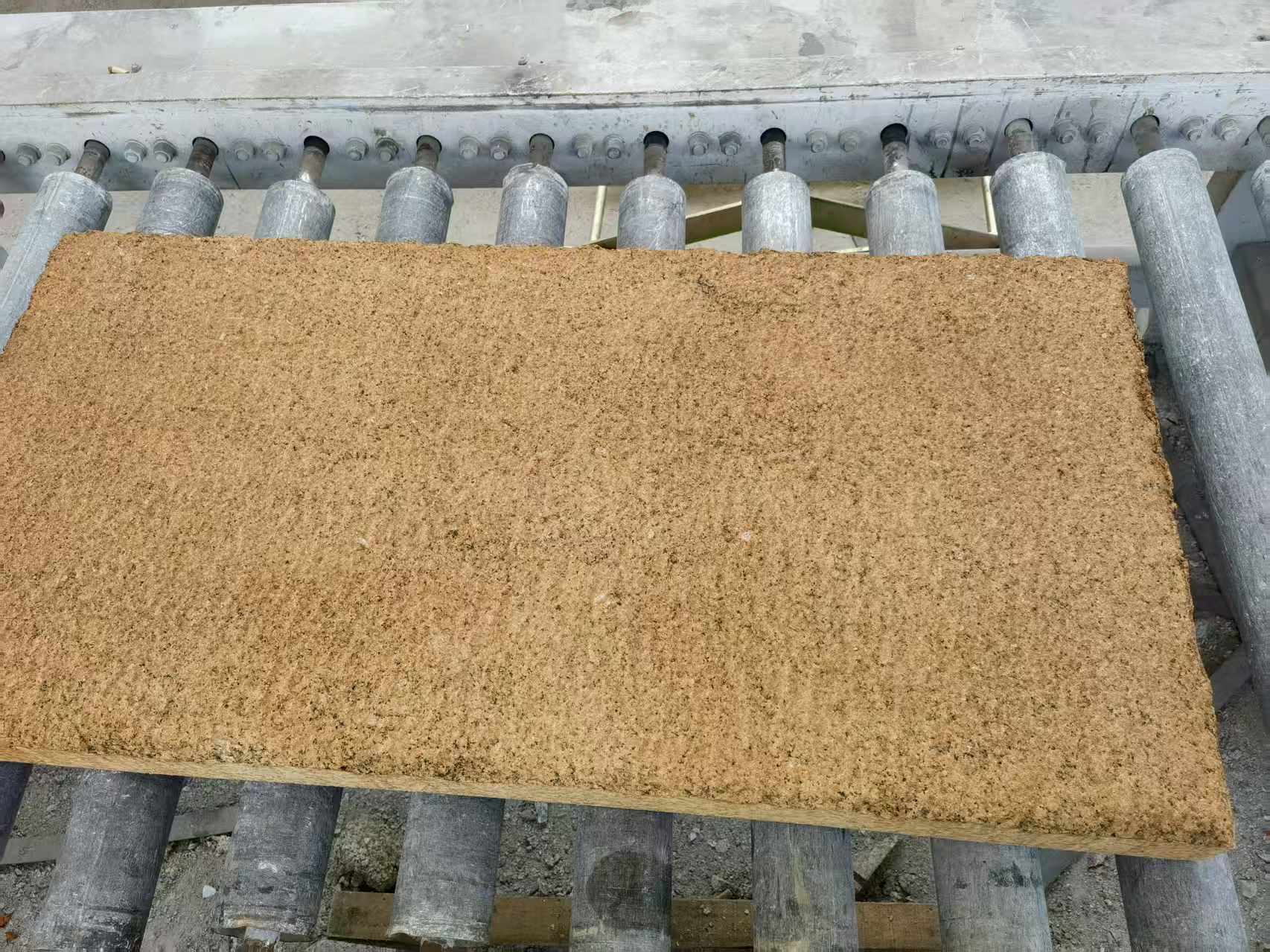 乐山 菠萝面老石板，做旧仿古石，流水线生产加工