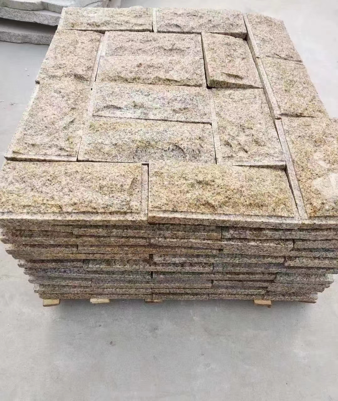 乐山黄锈石蘑菇石